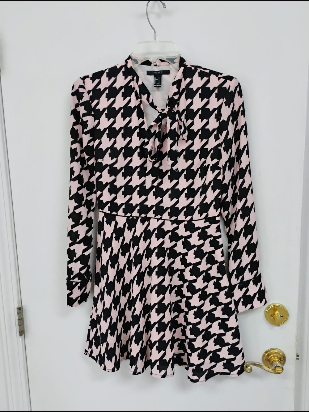 Forever 21 Pink Black Houndstooth Tie Neck Long Sleeve Skater Dress Small